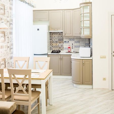 Leogrand Vip Apartments On Udatnogo 4 Lviv Extérieur photo