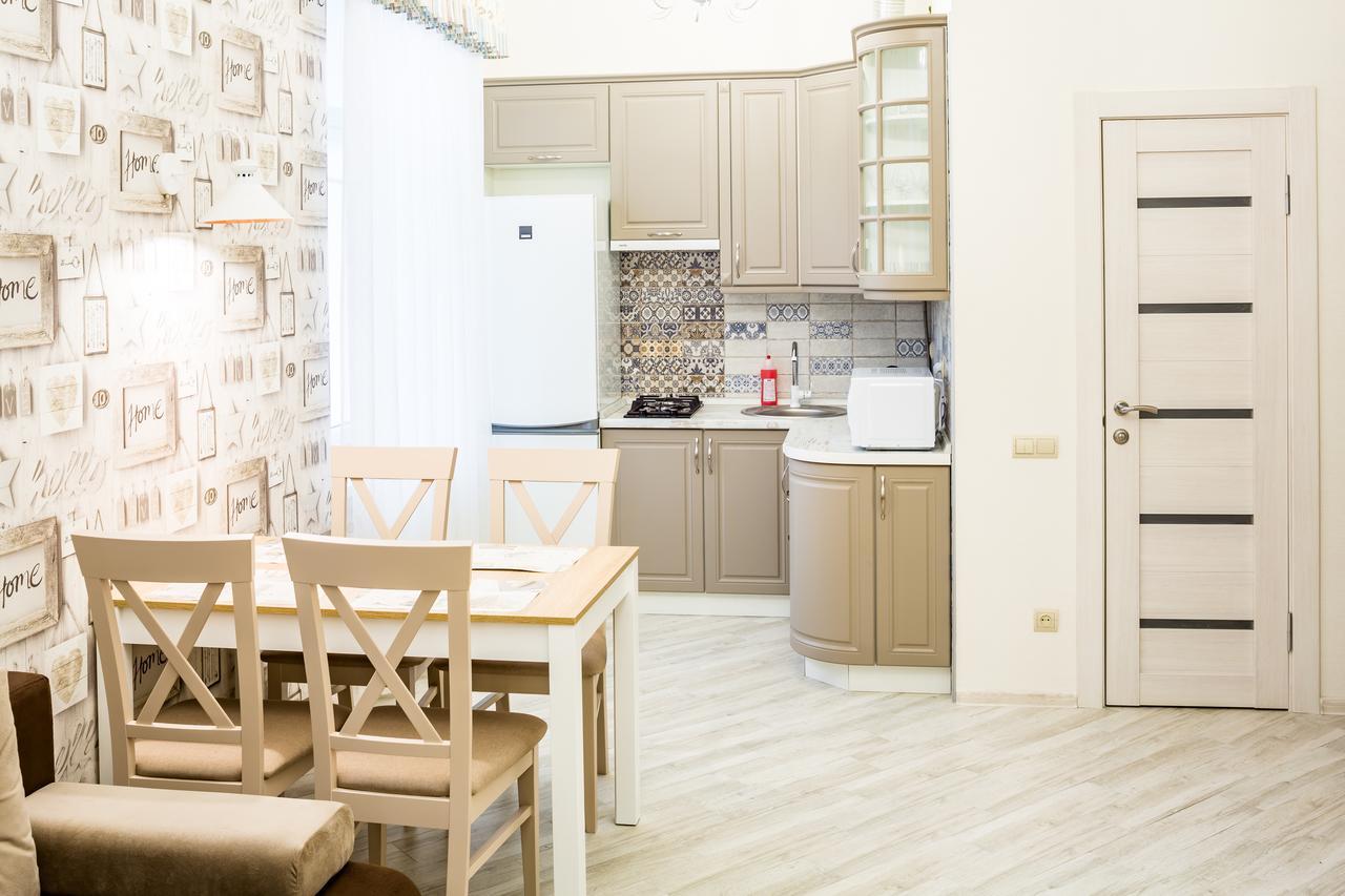 Leogrand Vip Apartments On Udatnogo 4 Lviv Extérieur photo